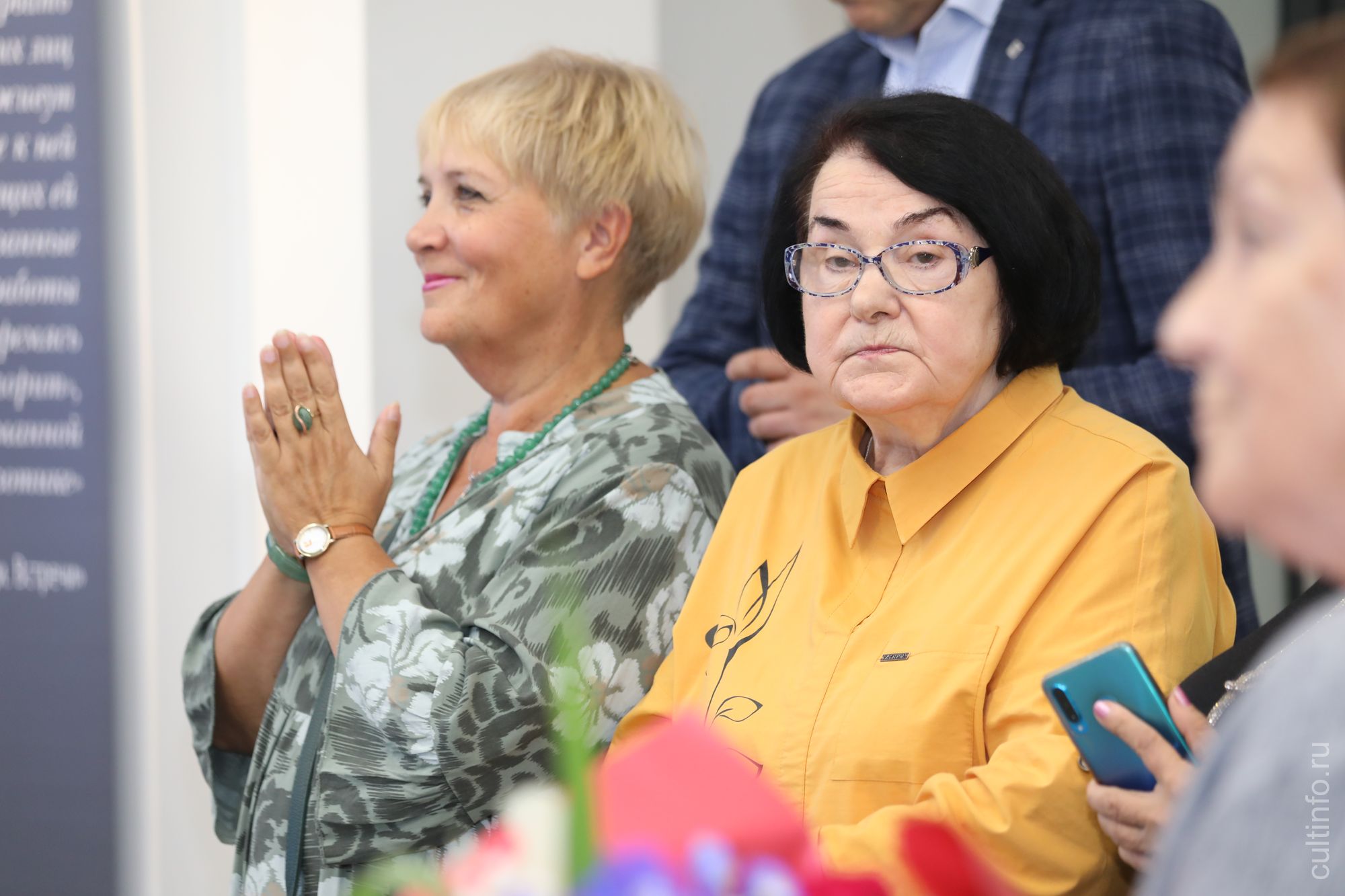 Выставка «Чарующие краски Заполярья»