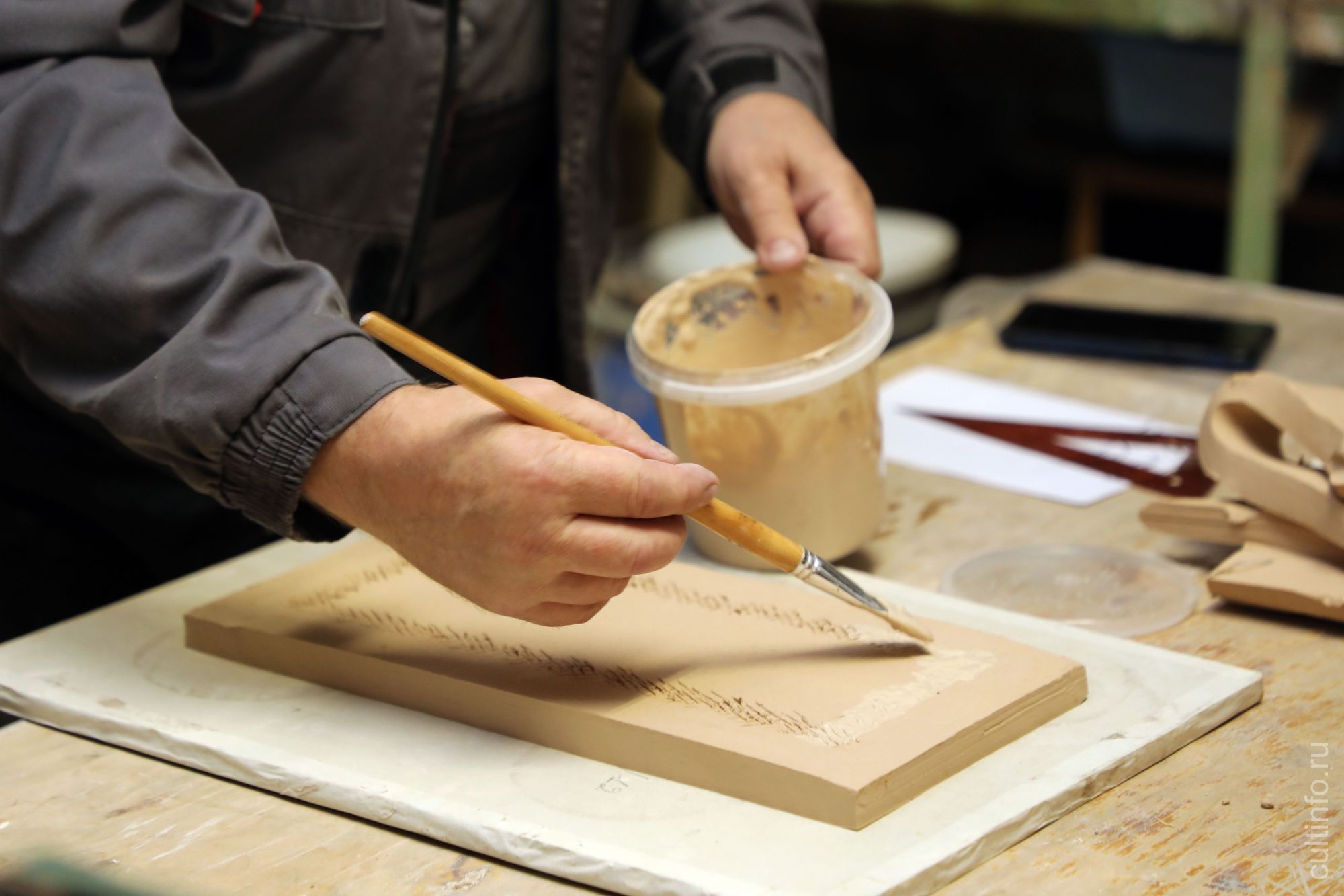 Смызывание шликером для крепления румпы 