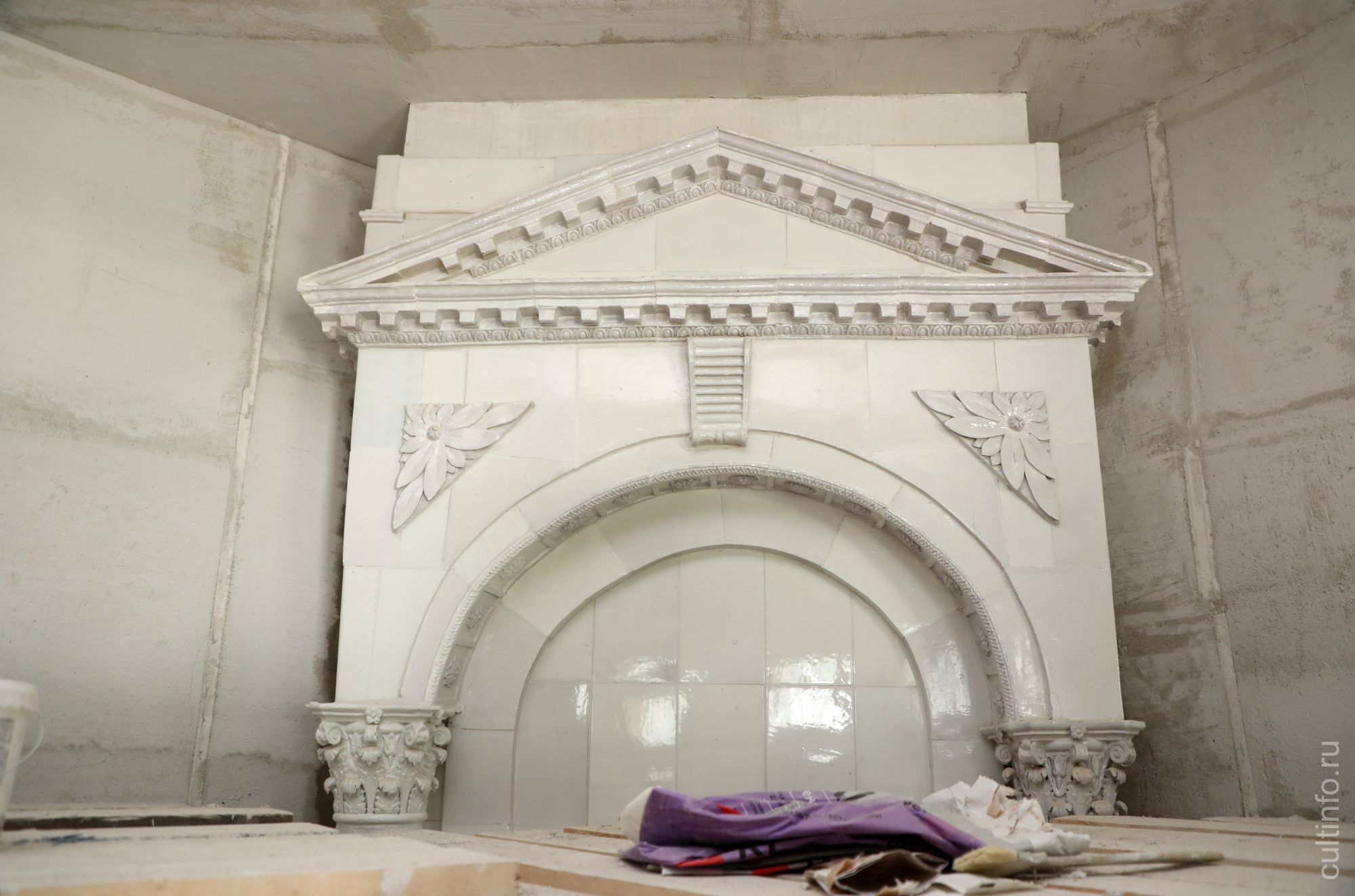 В доме Засецких завершили реставрацию изразцовых печей 