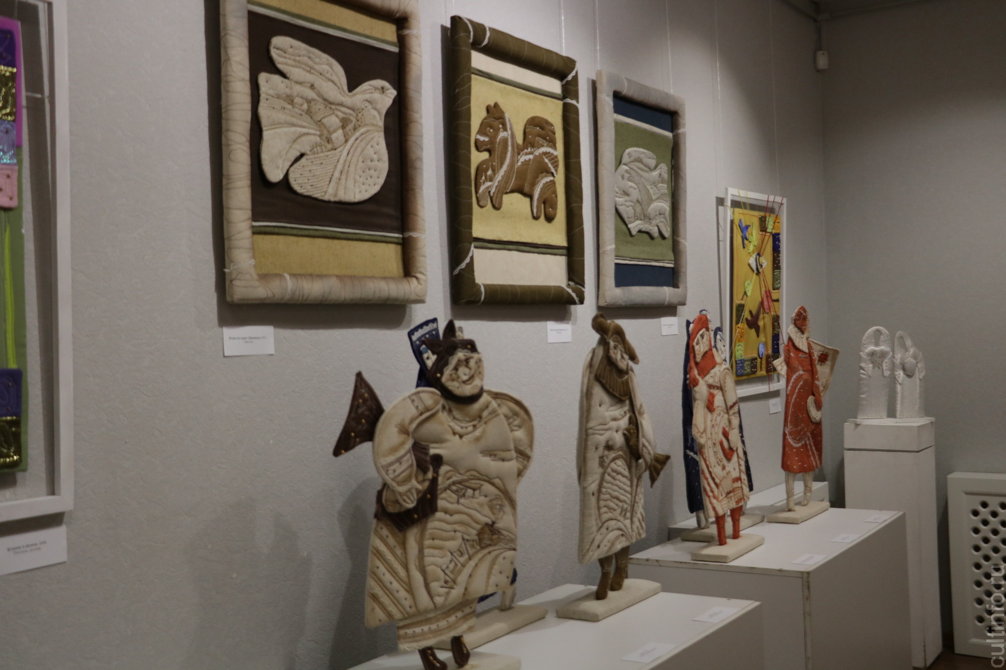 Последнюю неделю в Вологде работает уютная выставка череповчанки Елены Ивановой «Родом из детства»