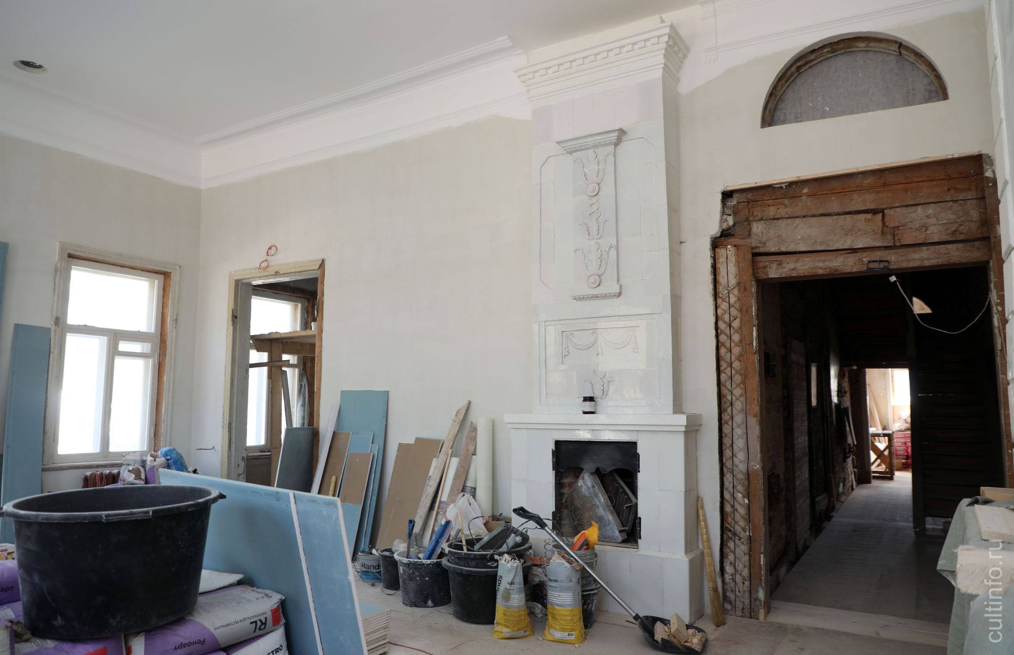 В доме Засецких завершили реставрацию изразцовых печей 