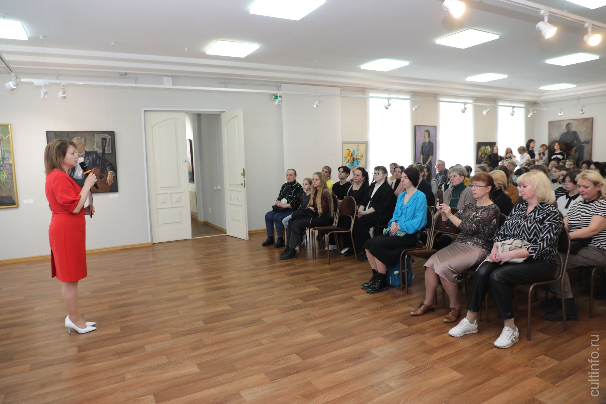 Традиционная выставка детского рисунка «Мой край родной, мой Север милый…» открылась в Доме Корбакова