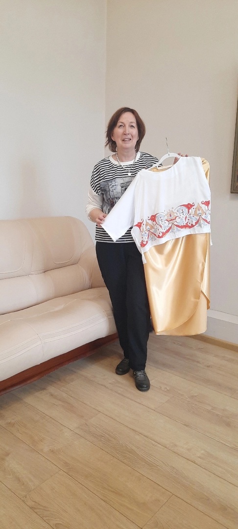 Костюм с элементами Ильинской росписи. Фото Белозерского областного краеведческого музея